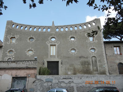 Unusual building on Via del Circo Massimo